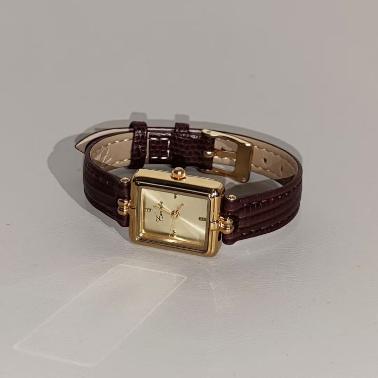 pausunguu's tweet photo. mau kasih referensi jam tangan yg bisa bikin penampilan ciwi-ciwi makin menarik nihh, disimak aja dulu sapa tau ada yg cocokk ⌚️💌✨ https://t.co/XVkTcUqxge