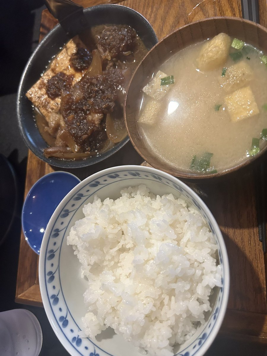 初めてだから、少しドキドキ🤭
ちょい並びで、入れた！
牛皿をいただきました〜
羽釜ご飯並350gだったみたい💦
美味しかった〜破裂しそう笑笑
#ていねい#タバスコ