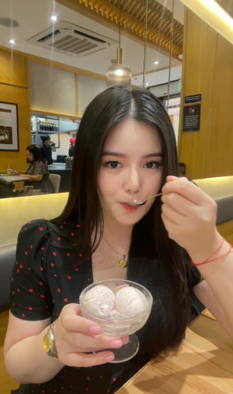 Pengen diet tapi makan nya eskrim🍨🙃
