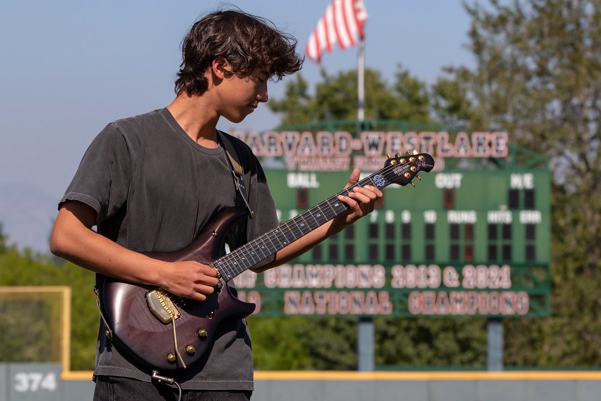 HWtailgaters's tweet photo. There’s something powerful about hearing the Star-Spangled Banner on guitar—especially when it’s played by our very own Harvard Westlake Baseball player, @JamesParme9950 

Young man, that was spectacular! https://t.co/RJRHPR6nPP