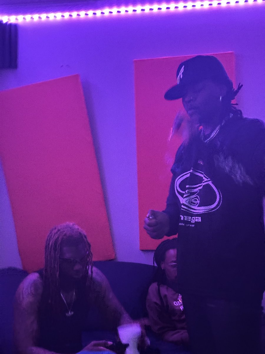 SurfageInc's tweet image. UnOo🤫