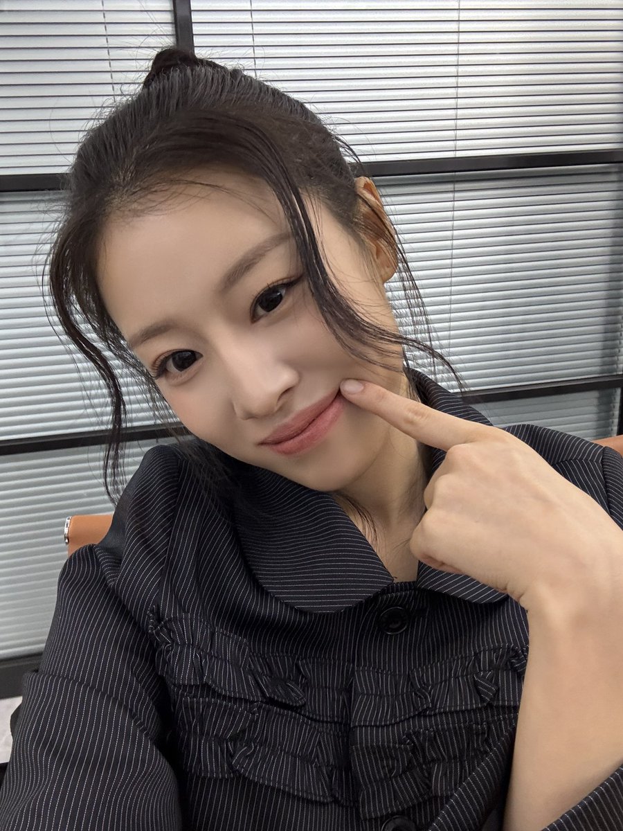 ablume_twt's tweet photo. 어블룸의 이야기!
다들 잘 보고 계신가요?
저희가 다시 함께하게 된 모든 이야기들이 담겨 있어요🙈
어떤 부분이 가장 인상 깊었나요??

#ablume #어블룸 
#SIO #시오 https://t.co/Og61NsBAoy
