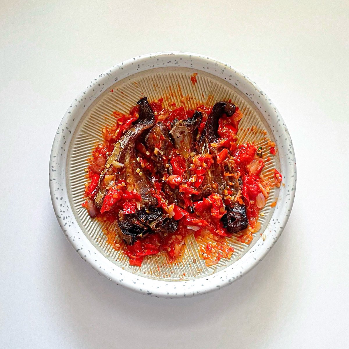 rizrizkyamalia's tweet photo. Masakanku hari ini sudah mateng friends ✨
Ada sayur asem butek cintaku, iwak pe penyet sambel, tahu dan tempe goreng ☺️ https://t.co/nYRlVtYFDl