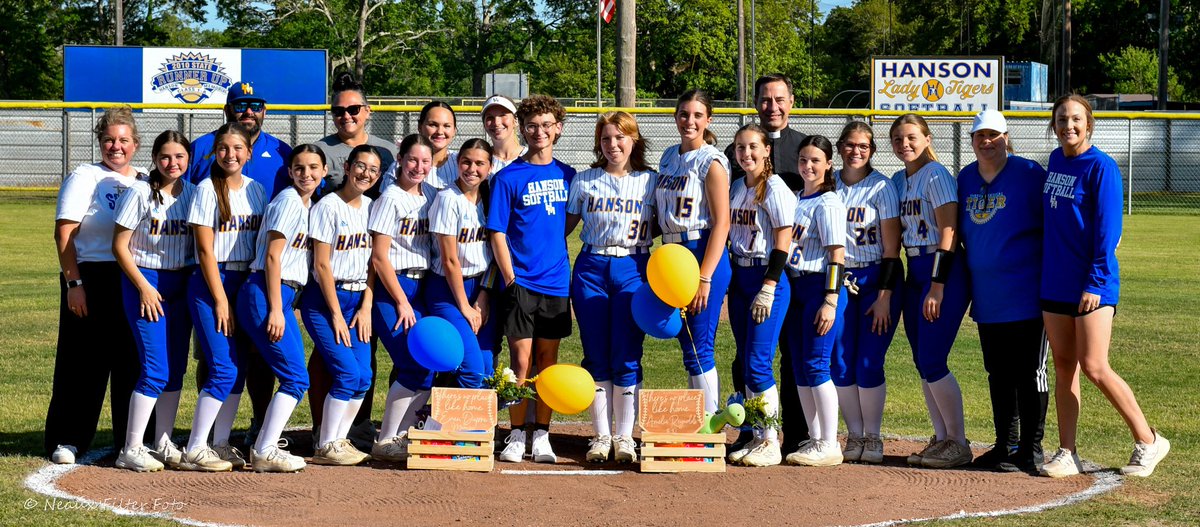 HMS_Softball's tweet photo. Tonight we celebrated our Seniors! 
Amelia Reynolds and Evan Dupre Stat/Manager https://t.co/v5ZyBrHA1G