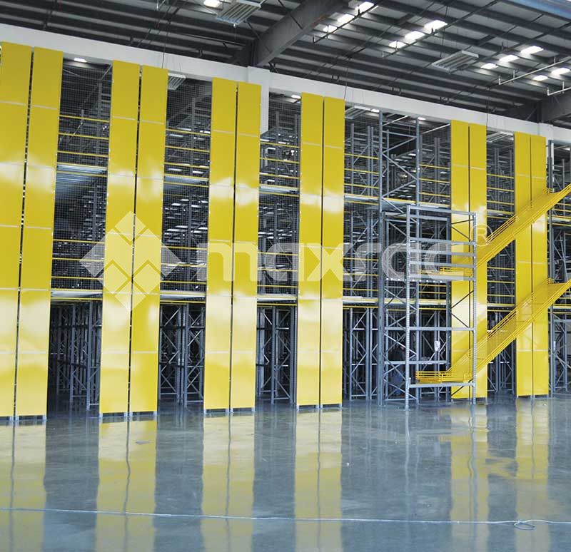 sh_maxrac's tweet image. Mezzanine racking creates extra storage by utilizing overhead space. Ideal for warehouses with limited floor space, this solution offers customizable levels and supports various shelf types. 
#RackingSystem #WarehouseStorage #SpaceUtilization #MezzanineRacking