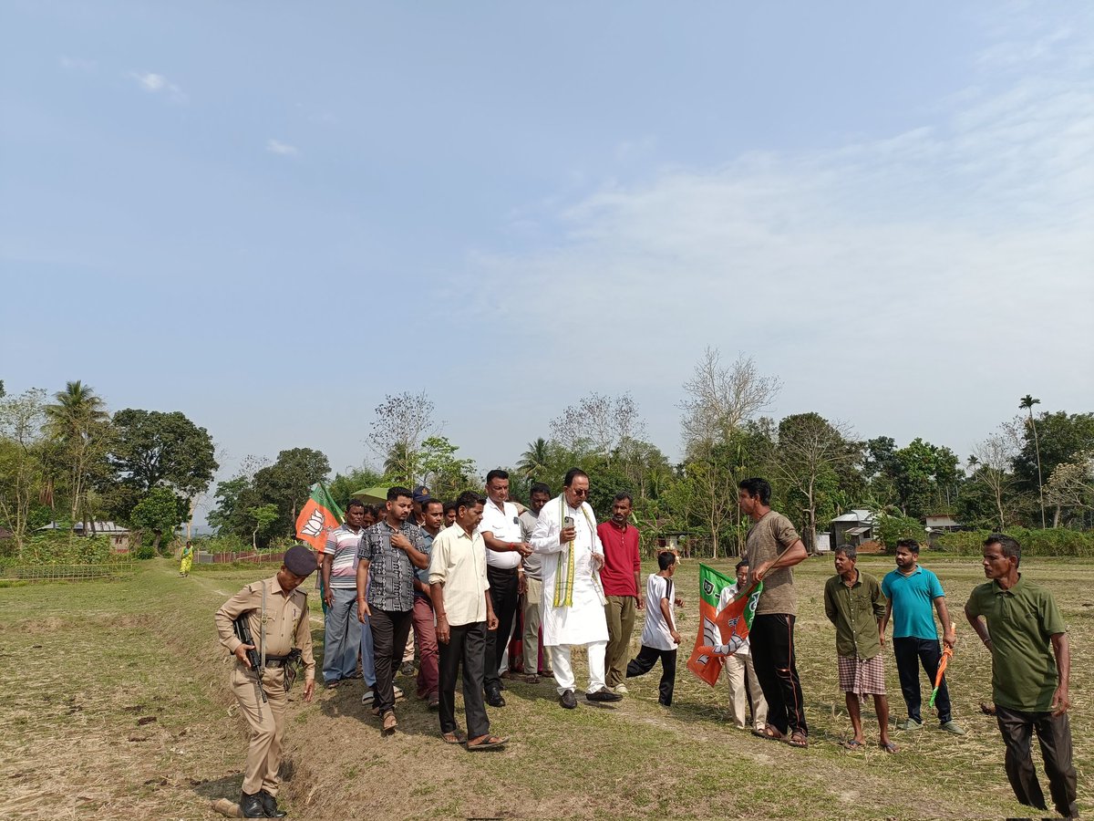 biswabandhusen's tweet photo. রাগনার একেবারে শেষ সীমান্তে গাঁও চলো অভিযানে অংশগ্রহণ করি। প্রচুর মানুষের সমাগমে সকল কার্যকর্তা নিয়ে অনেক বাড়ি বাড়ি যাই। প্রচুর কার্যকর্তা ভাই-বোনেরা এবং প্রচুর গ্ৰামবাসীরা এই অভিযানে অংশ নেন। দারুন উৎসাহ এবং উদ্দীপনা মানুষের মনে। https://t.co/dcLcbrE8nv