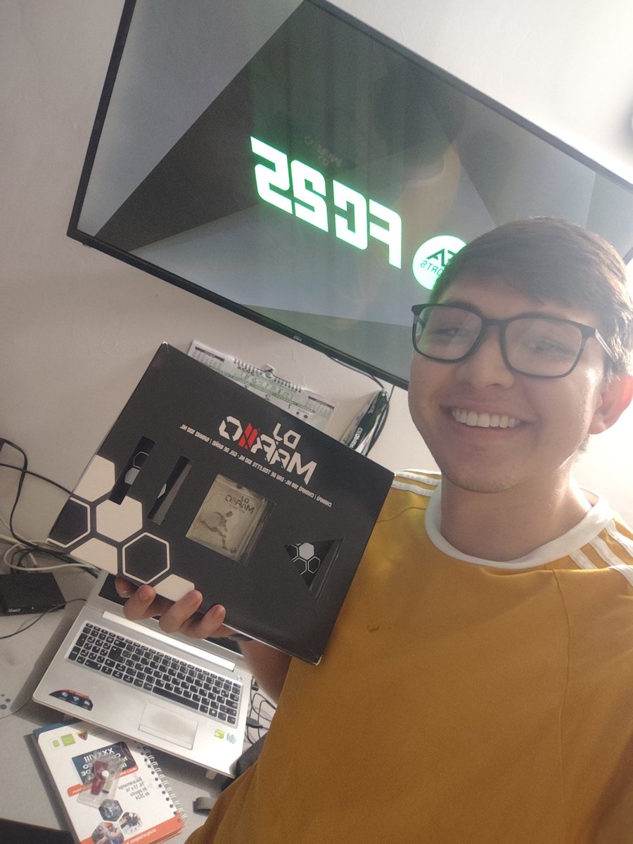 Juandiegohf_'s tweet image. Después de 9 años siguiendo a @DjMaRiiO , por fin conseguí que me llegara algo de él🇪🇸, hasta Colombia🇨🇴. Y confirmo que huele muy rico y a mi novia le gusta