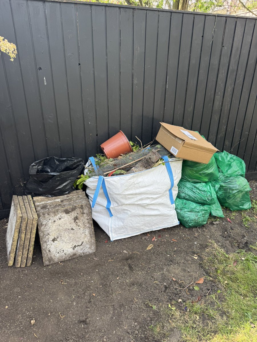 clearwaste's tweet photo. Waste Clearance this morning in South London 

Call today for a feee quote https://t.co/QVgpVd1hpz