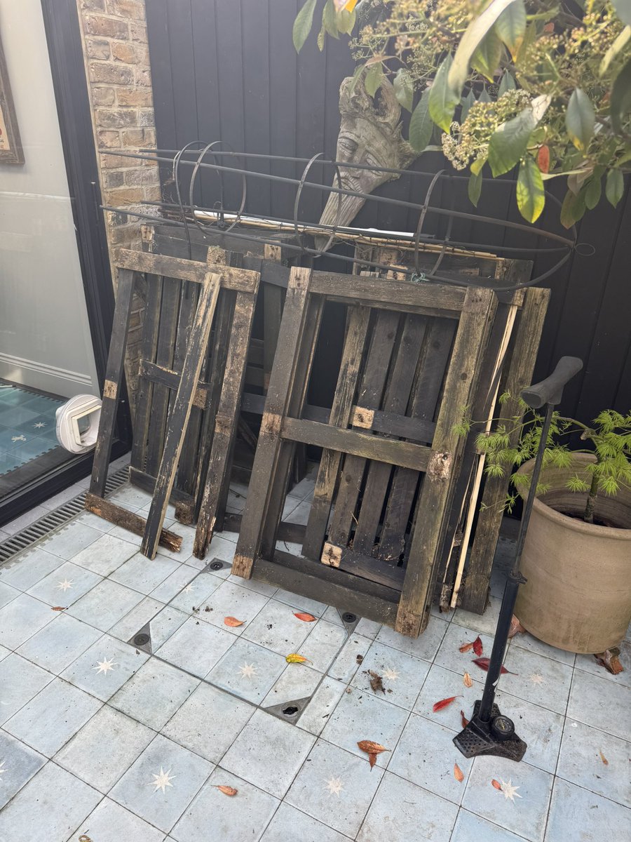 clearwaste's tweet photo. Waste Clearance this morning in South London 

Call today for a feee quote https://t.co/QVgpVd1hpz