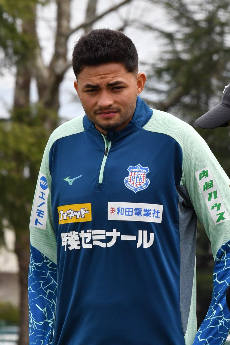 #ヴァンフォーレ甲府

#ヴァウソアレス 選手が本日より
チームに合流しました🔵🔴

みなさま、よろしくお願いします！

#vfk #ソコヂカラ