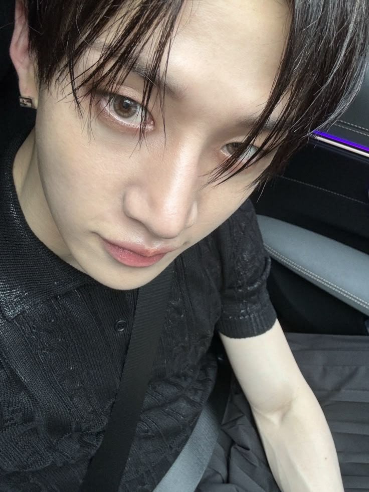 hanIogys's tweet photo. digoda setan bisa baca ayat kursi, tapi kalo digoda mas-mas 28 tahun tinggi, manis senyumnya, punya dimple, royal, semua love languanges diborong.. harus baca apa? https://t.co/GgR106bZjp
