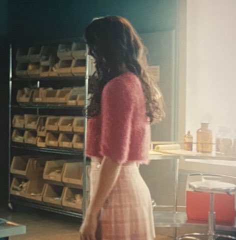 LOTTIE IN HER PILOT OUTFIT IM SCREAMING #yellowjackets