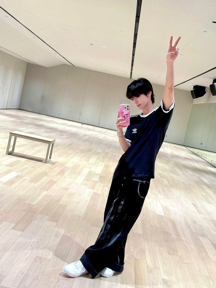 250411 위버스 포스트 #한진 

새로운 케이스 어때용?ㅋㅋ