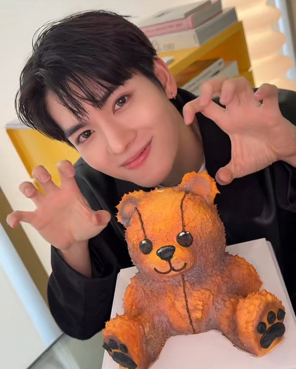 p23o10w11's tweet photo. ถ้านี่ไม่ใช่คนหล่อที่น่ารักที่สุด!!🧸🩵❤️
#YORCH #요치 #POW #파우
#HAPPY_YORCH_DAY
#HappyYorchDay https://t.co/sE2NerbAJp