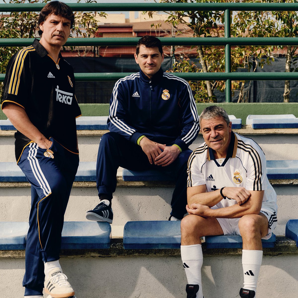 LosPickers's tweet photo. Adidas y Real Madrid sacan a la venta la Jersey y chamarra de la temporada 99/00
#RealMadrid #adidas https://t.co/HpksFOpSrh