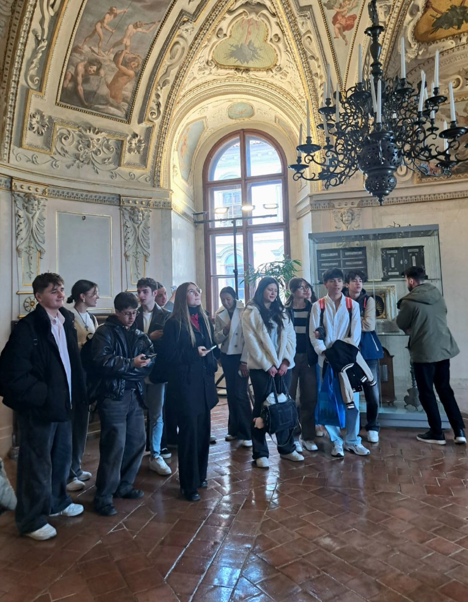 Lunalamarza's tweet photo. La #EPAS @IESMonteCastelo visitó el perlamento de la #RepúblcaCheca con #PRIPO Enriqueciendo vidas abriendo mentes @Europarl_ES @ComisionEuropea @sepiegob https://t.co/B8JnVV19xy