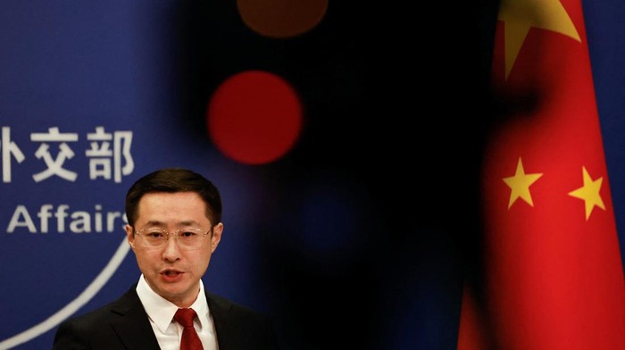 detikfinance's tweet photo. #Foto Trump Geram China Melawan Terus, Langsung Patok Tarif Impor 125%
>> https://t.co/R5aukyJNac
Foto: Reuters
#detikfinance #Trump #China #Geram https://t.co/5BPFUxbB9W