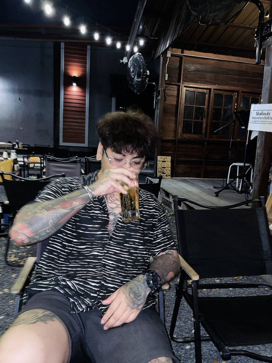 E A R T H tweet media