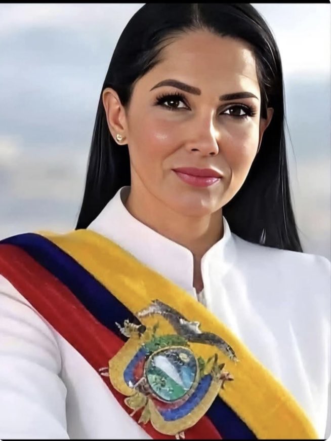 NormanFPearl's tweet photo. Hermano ecuatoriano, este domingo recupera la dignidad y el patrimonio del pueblo. Vota por ⁦@LuisaGonzalezEc⁩ y el restablecimiento de relaciones con México. https://t.co/EU5qicJ6Hb