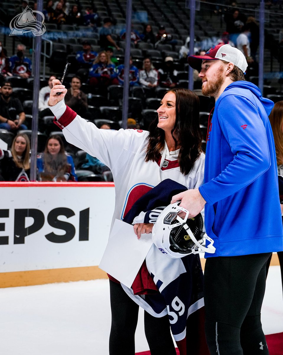 Avalanche's tweet photo. The best fans in the world ❤️💙 https://t.co/hFFGACscK8