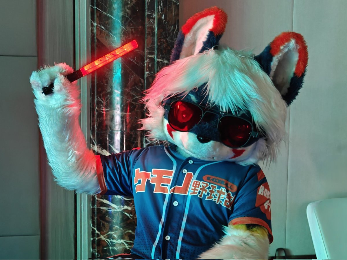 #FursuitFriday   /// 库  米 ///
———————————— 🦊
 S T O P ➠ 🛑 例 行 检 查 !
丨
📸：Kumi ( ?