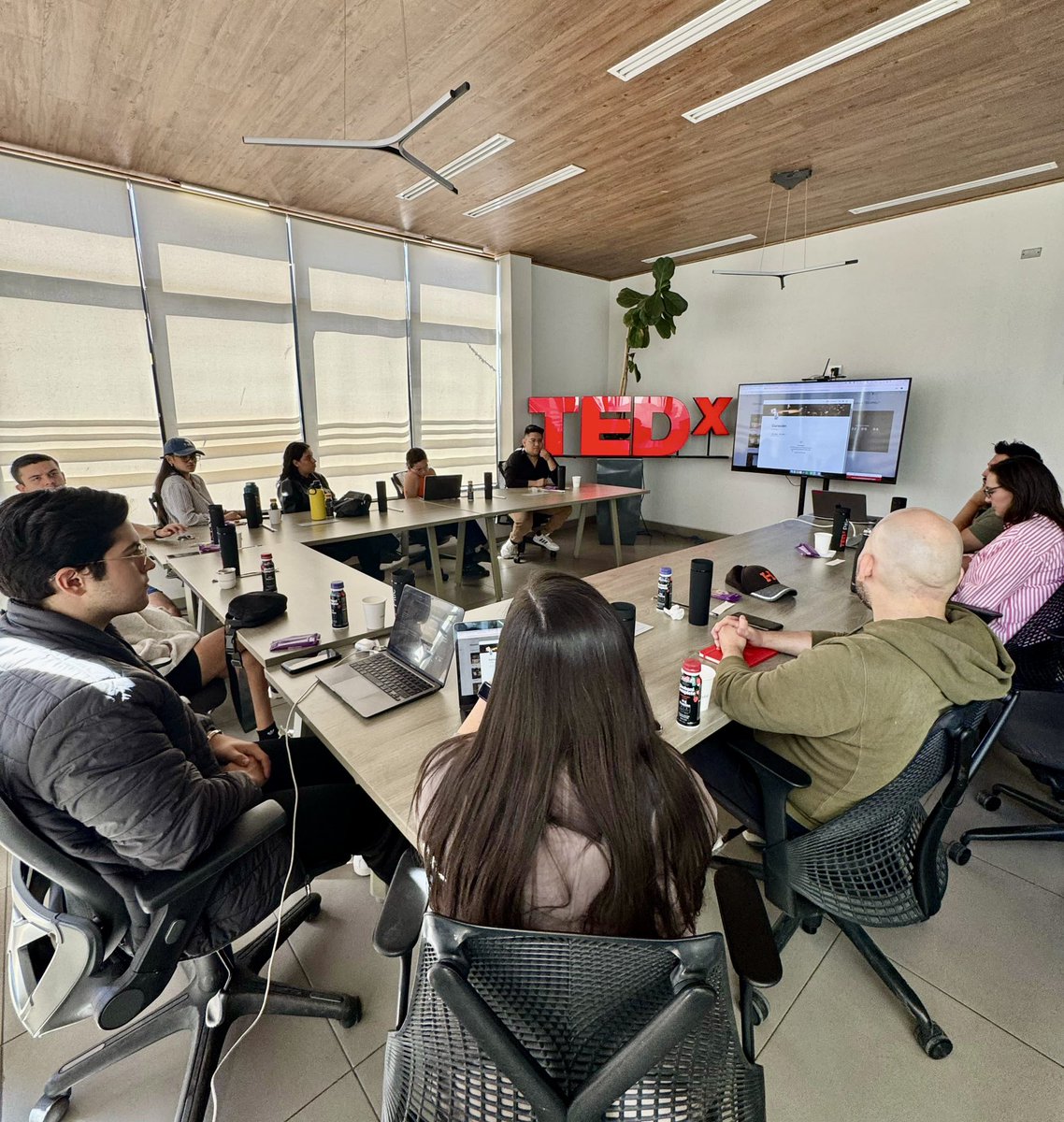 Este año, OCTAVA WORKSPACES vuelve a ser parte de TEDxPitic 2025. 

Desde aquí estamos planeando una edición llena de ideas que transforman, inspiran y nos llevan a un punto #SinVueltaAtrás.

🗓️ Nos vemos este 24 de mayo. 🎟️ Asegura tu lugar: tedxpitic.com