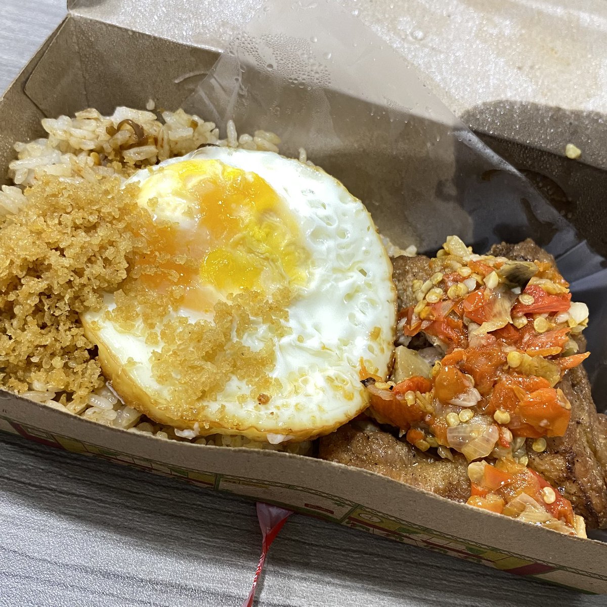 Katanya Ayam Koplo enak,
Ternyata ENAK BGTT!!!!

Ludes bersih sampe abiss, malah 1 porsi kurang, nyesel ga beli 2 porsi 😔

Nasi wangi pesen yang agak pedas tapi ga pedas sama sekali, yang on fire tuh sambelnya, jadi belance

Ayam + sambelnya top markotpp sihhh, ayamnya berbumbu