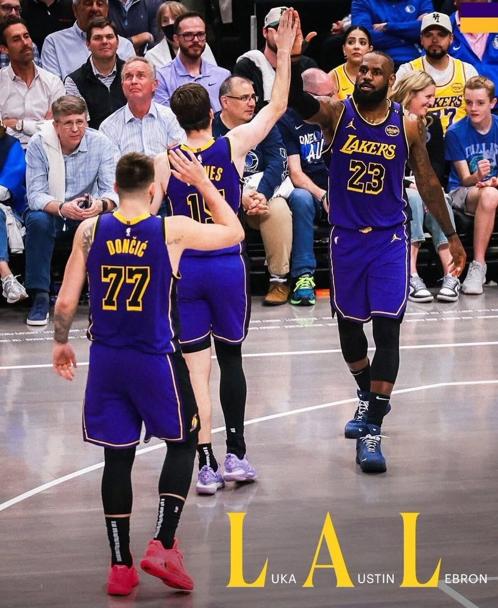 NBALAKERSBLOG's tweet photo. Increíble que recien a la cuenta oficial se le haya ocurrido esto, habla mal del resto de nosotros. https://t.co/oSVqHhqi9U
