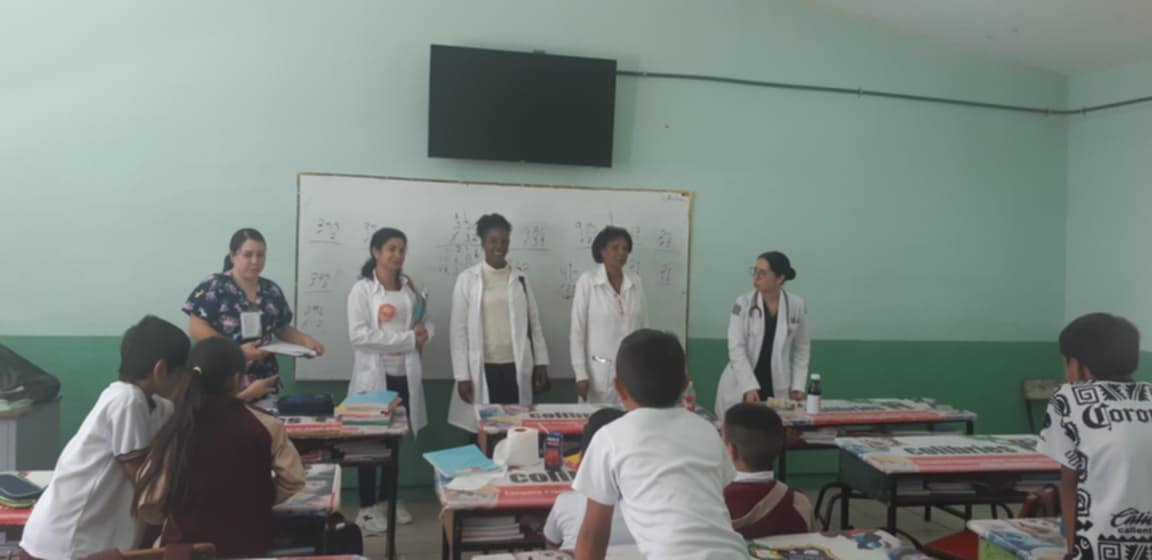 GHNordelo5's tweet photo. Doctoras cubanas salvan vidas en el estado mexicano de Zacatecas. iCuba es solidaridad! #Cuba #CDRCuba #UnidosXCuba https://t.co/T3yfqsFlMn