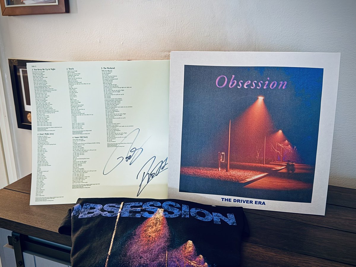 disneydude365's tweet photo. @thedriverera @RossLynch @RockyLynch 
Congrats on #obsession releasing today !! 
Love my signed vinyl came yesterday early!! Happy early bday to me!! #thedriverera https://t.co/BMECQE8p4U
