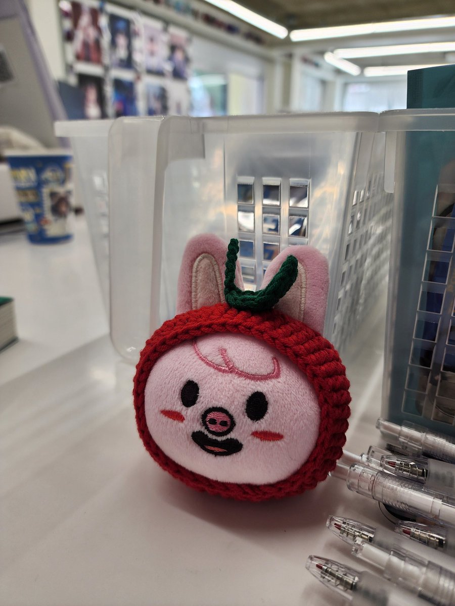 진짜 너무너무 귀여워. 날씨 너무 좋은 토요일 꽃구경 못나가도 위안이 되네. 

🍎 사과 하나 🍒 체리 하나 샀는데. 그냥 큰 마음 먹고, 다 살껄 엄청 후회 중.

<a href="/_jellymong/">젤리몽</a> 신속한 배송 감사합니다. 🥰