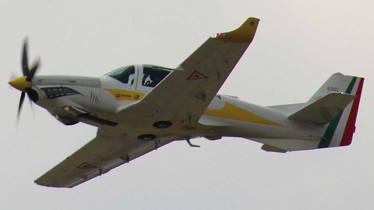 SinReservasInfo's tweet photo. AVIÓN GROB G120 DE LA SEDENA SE ESTRELLÓ EN AMECA, JALISCO.

✈ https://t.co/798CwadFEs
.
.
.
#CaminosdelAire #Noticias #Aviación #Defensa #SEDENA #FuerzaAéreaMexicana #EjércitoyFuerzaAérea #Accidente #BAM5 #Zapopan #Ameca #Jalisco #Grob #G120 #OliverValadez @Defensamx1 https://t.co/rCSPG8dN4J