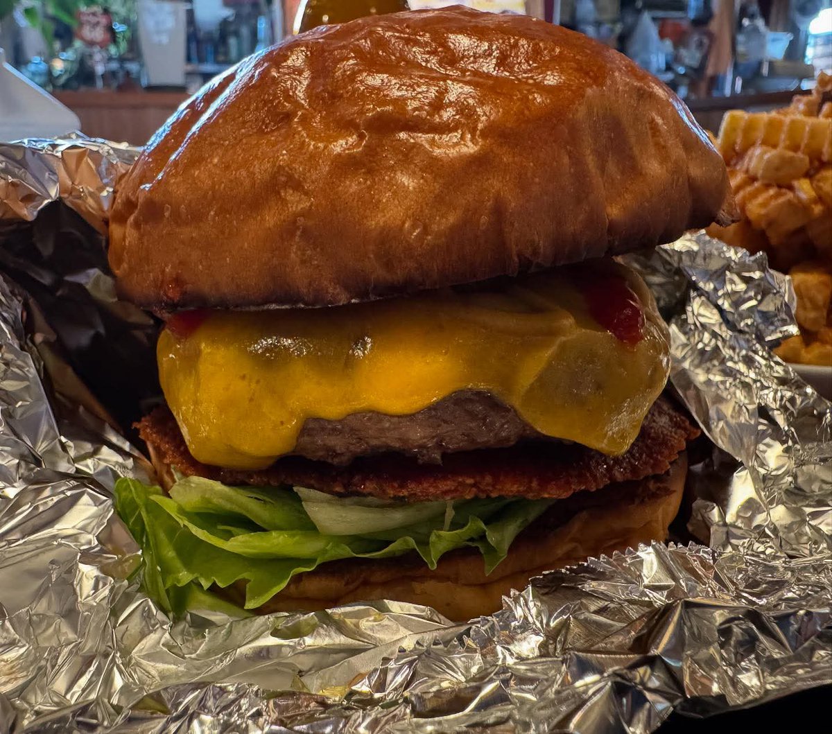 AMBTony_Iwanami's tweet image. AUNTY-MEE BURGER 11:30から開店します👍️
#mugrootbeer 
#wagyu 
#japaneseblackbeef 
#大津ランチ 
#リアルハンバーガー🍔 
#新鮮ビーフ 
#レア焼きハンバーガー 
#高級ハンバーガー 
#近江神宮 
#織田信長 
#宇佐山城跡