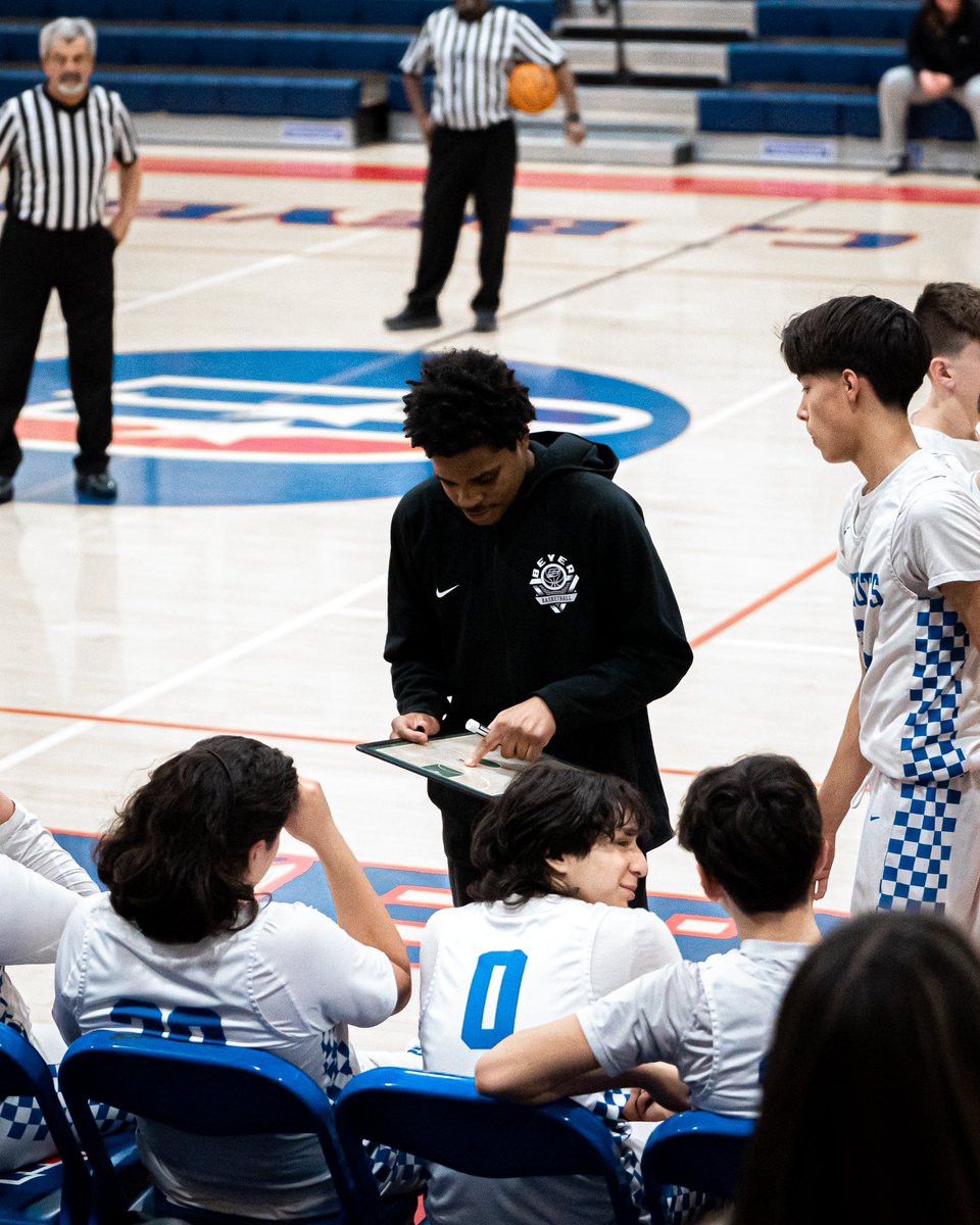 Cjbuckets19's tweet photo. Year 2 coming up for coaching looking to add more wins as a coach and put them in the winning column. https://t.co/lT4QDRcBmn