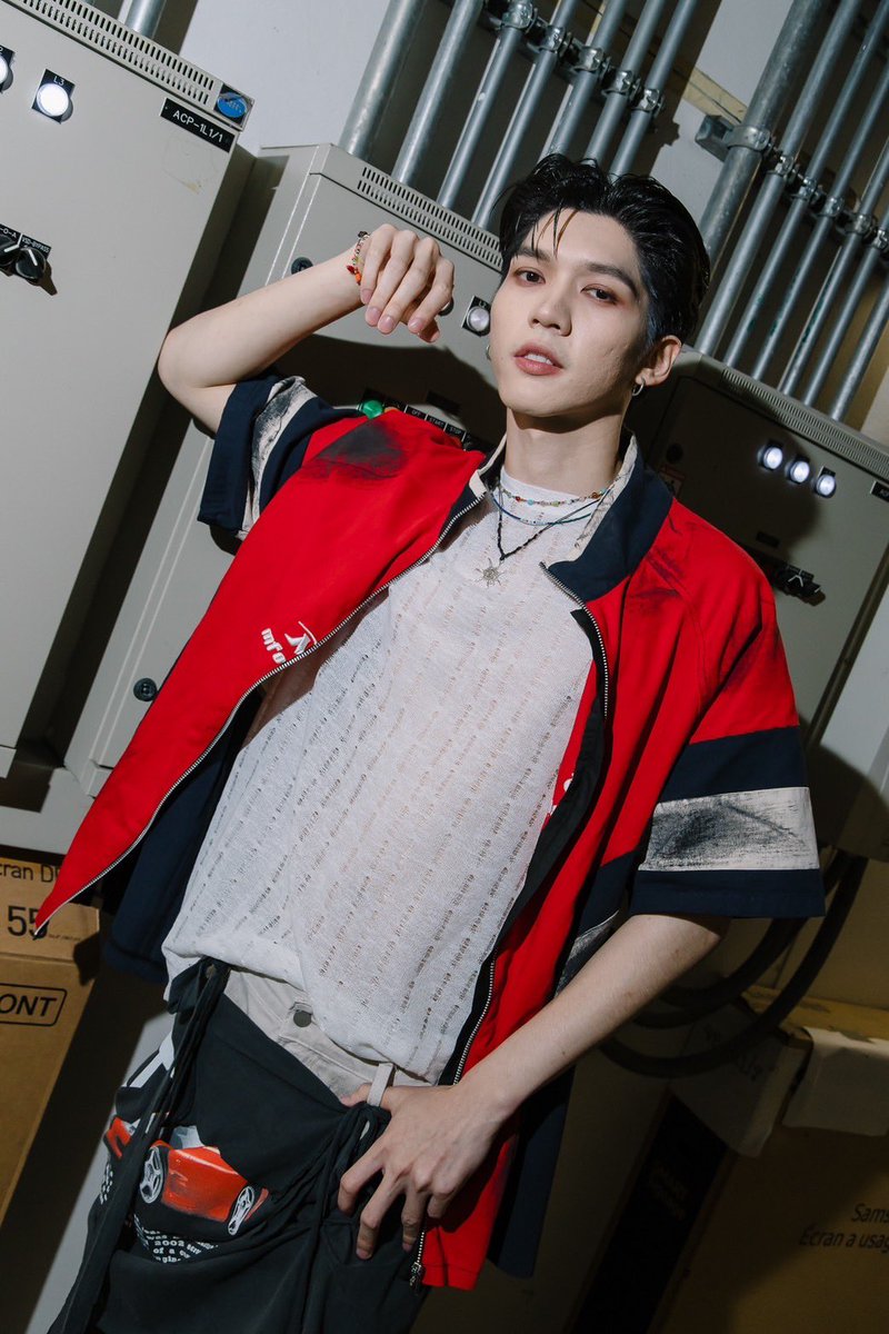 JASP_ERofficial's tweet photo. BACK STAGE ‘JASPER’ ❤️‍��😎🔥

#JASPERxICONSIAM
#JASPER
#RISERMUSIC https://t.co/UMMa2FH9jl