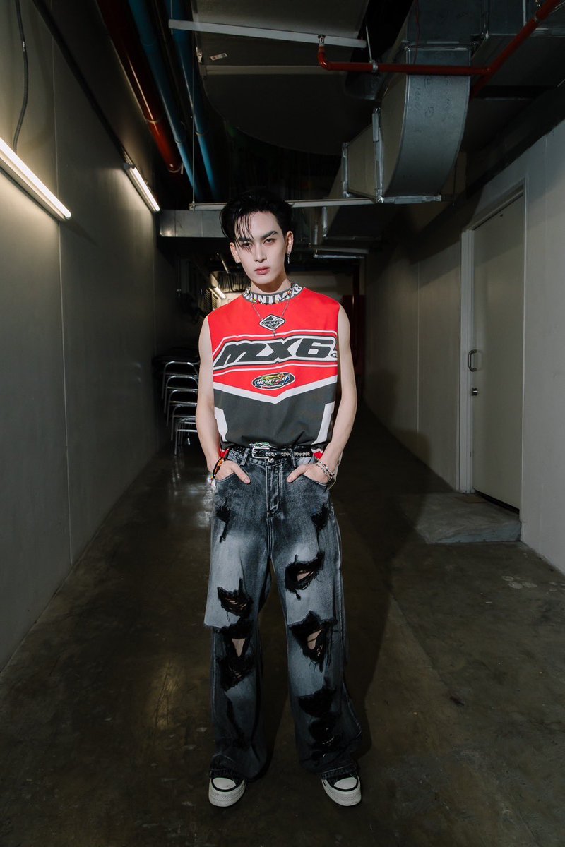 JASP_ERofficial's tweet photo. BACK STAGE ‘JASPER’ ❤️‍��😎🔥

#JASPERxICONSIAM
#JASPER
#RISERMUSIC https://t.co/UMMa2FH9jl