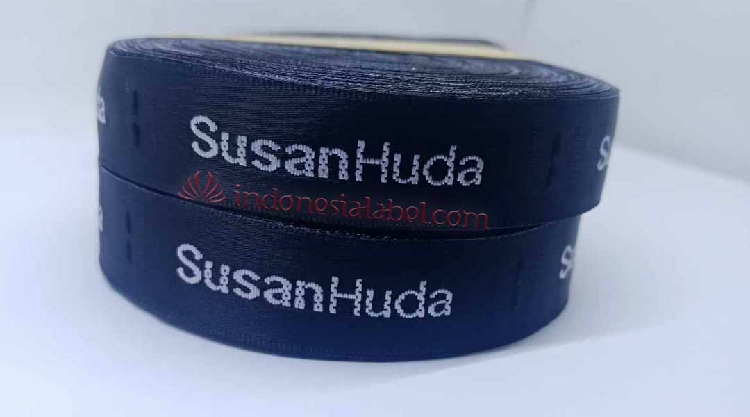 IndonesiaLabel's tweet photo. “Libur udah selesai, semangat 100% udah kembali! Siap bantu kamu bikin label baju yang kece badai lagi! Let’s gooo!”

Label SusanHuda
Bahan Satin Damask
Ukuran 1,5x5 cm
Space jahit Kanan kiri@0,5 cm
2 Warna

https://t.co/Zt0Lzf2mbs https://t.co/FWW7QzRPqq