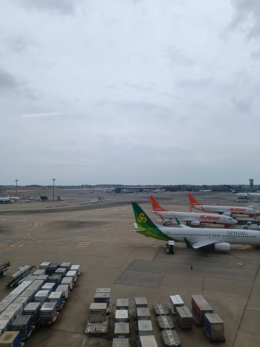 おっさんは空港の写真をアップしなければならないと決まっている