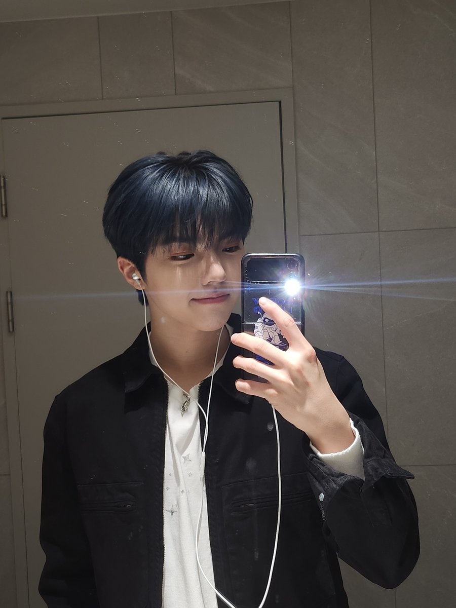 at_ALL_H_OURS's tweet photo. [#온]
오느른 불금🔥 우리 미닛❣️ 힘내라ㅏㅏㅏㅏ👊👊

#ALL_H_OURS #올아워즈
#ON_N #온 https://t.co/JYYKnv5TqI