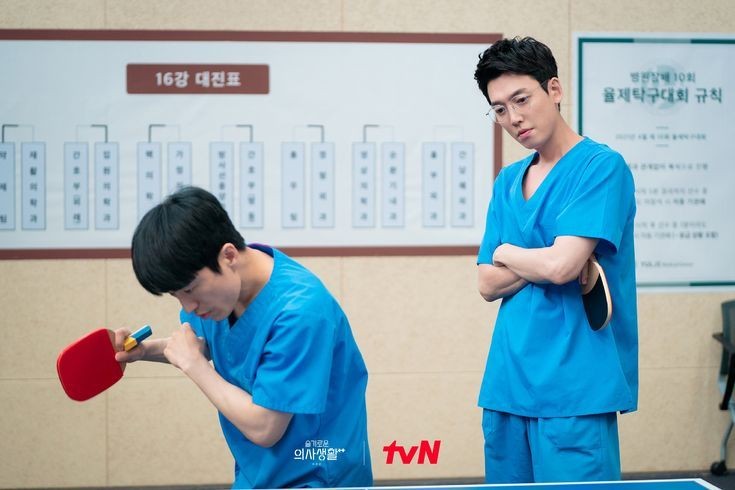 kdrama_menfess's tweet photo. Sender lagi nonton hosplay 2, menurut sender eps ini tuh lawak banget 😭😭 sampe capek sama kelakuan dokter²yulje... kalo menurut kalian scene •kdm• apa yg bikin kalian ngakak banget? https://t.co/7I9pccTZRc