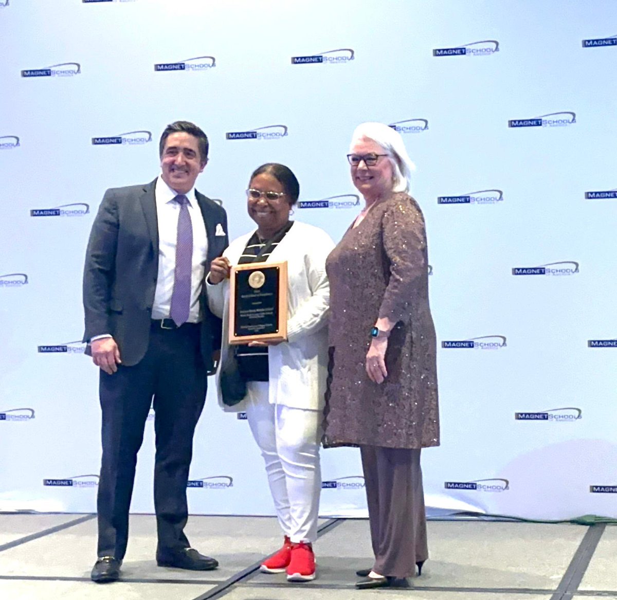 HoraceMannmdcps's tweet photo. Horace Mann was recognized for the Merit School of excellence of Magnet Schools! We have an AMAZING principal and teacher @KRStokes16 Thank you for all that you do! @MDCPSCentral @MsSwainCRO @ShoresElem #horacemann #YourBestChoiceMDCPS https://t.co/0YpNQgpMYK