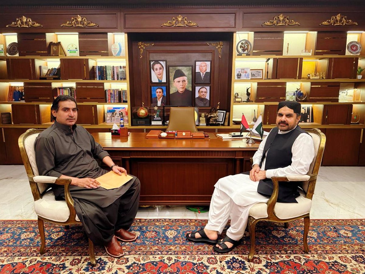 RashidKhaskhele's tweet photo. پیپلز یوتھ آرگنائزیشن کراچی کے صدر و چئیرمین صفوراں ٹاؤن #راشد_خاصخیلی نے پاکستان پیپلز پارٹی کے صوبائی وزیر  توانائی منصوبہ بندی و ترقیات سندھ
ناصر حسین شاہ صاحب سے ملاقات کی، 
ملاقات میں سیاسی صورتحال اور صفوراں ٹاؤن کے حوالے سے گفتگو ہوئی،
#ٹاؤن_میونسپل_کارپوریشن_صفوراں 
#tmcsafoora