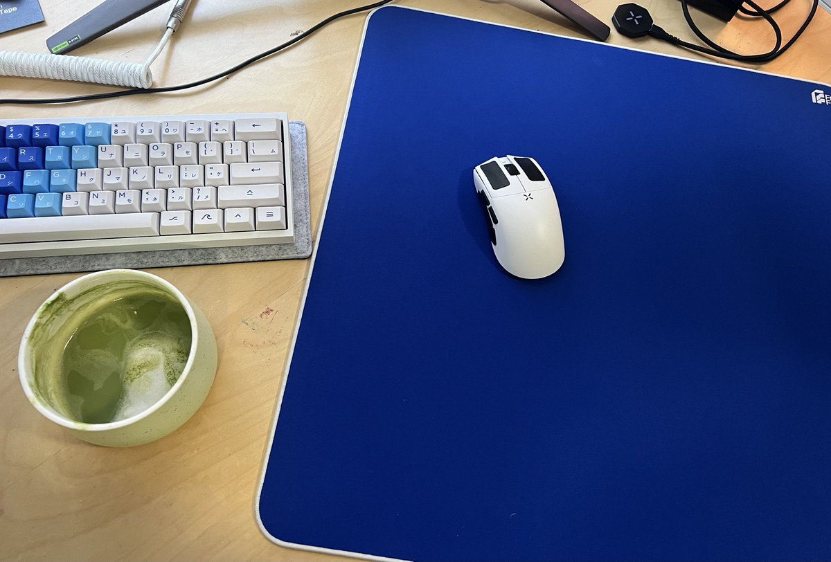 Not the best picture but the Freefall SV v3 is unreal, must try surface. Can’t recommend it enough. Feat. My Matcha from earlier + Venom60HE Build with Great Wave keycaps + Hitscan Hyperlight. White stitching is OP.