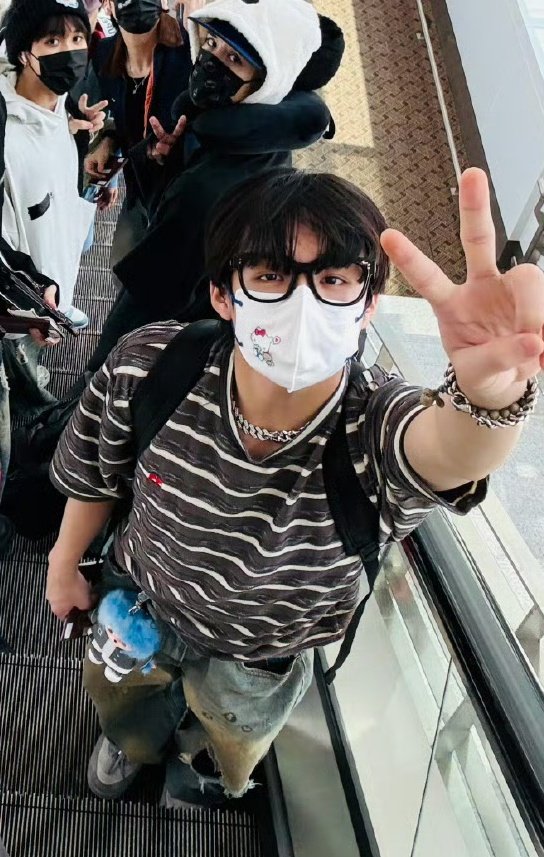 23MaBeLlll's tweet photo. ยินดีด้วยอีกรอบนะจี๊ด Safe flight naka
ขอให้ไปจีนครั้งนี้หนูตกแม่ๆจีนได้เยอะๆนะค้าบ ถ้ากลับมาไทยเมื่อไหร่แม่ไทยก็จะเลี้ยงหนูอย่างดีเหมือนเดิม หนูแค่เป็นตัวเองแล้วก็มีความสุขมีคนรักหนูตั้ง30k+++ (มากกว่า30kแน่นอน) รอฉลองยอดฟอลหนูอีกน้า

YZH FOLLOW 30K ON IG

#CongratsZihaoIGs_30K https://t.co/dUuvo6CXSF