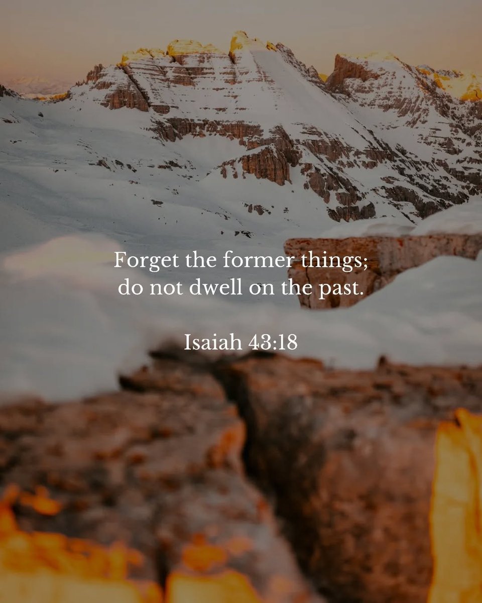Holy__Bible1's tweet photo. ISAIAH 43:18 https://t.co/kt2qDlfnom