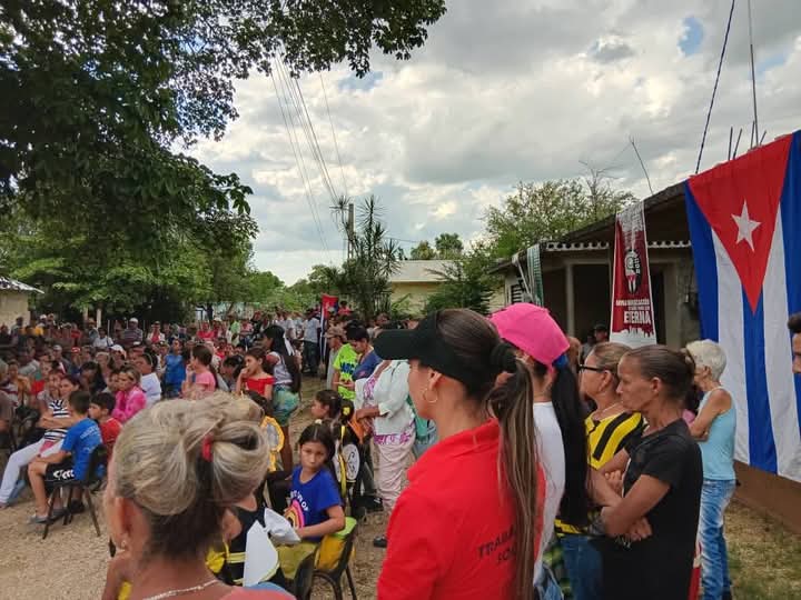 MariaCis20's tweet photo. #ToleranciaCero y el apoyo popular se siente en nuestros barrios. El Horno, zona rural se suma a la batalla en contra de la violencia, las drogas y la indisciplina social e institucional.
#NoALasDrogas https://t.co/nVHzrycz9X