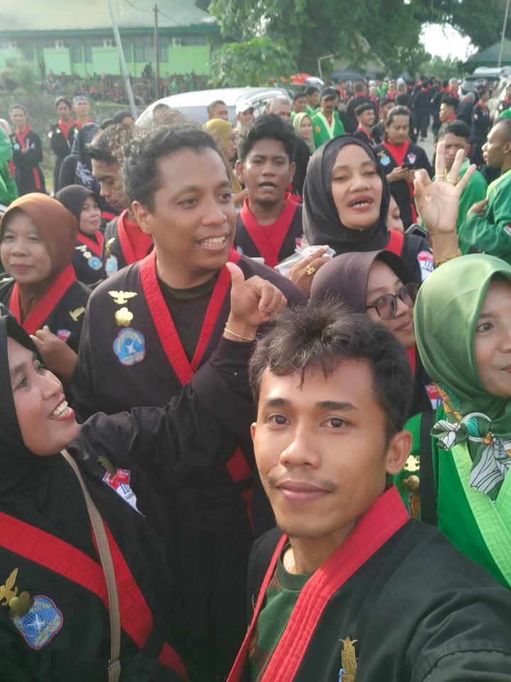 nanang_id's tweet photo. , @MamatAlkatiri ini ari kriting masa2 cari ilmu hitam kah.? https://t.co/ejjdjejPCU