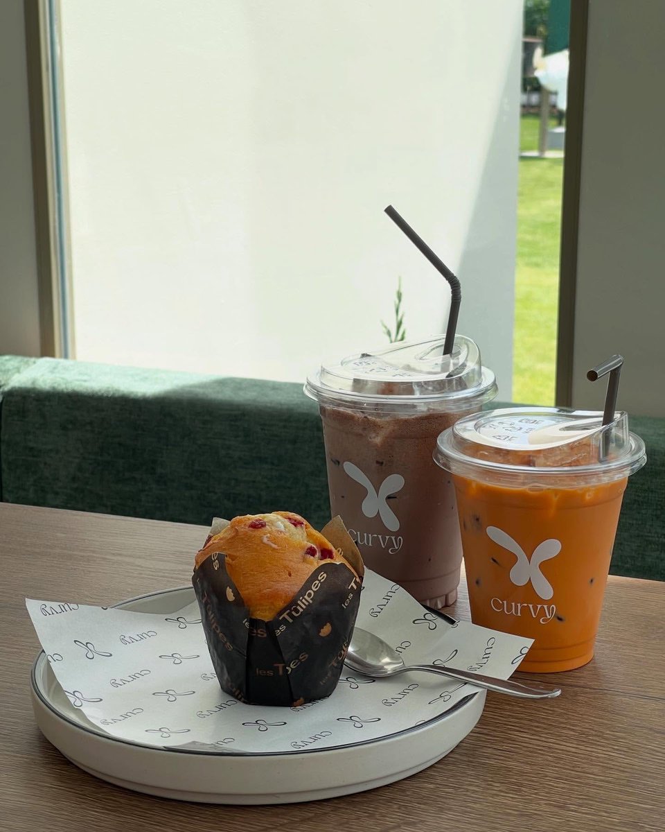 Curvy.dining กรุงเทพกรีฑา📍

คาเฟ่และ all-day dining เปิดใหม่ย่านกรุงเทพกรีฑา ร้านคุมโทนสีขาว รูปทรงคล้ายดอกไม้ เก๋มาก บรรยากาศดี อาหารเครื่องดื่มหลากหลาย แวะไปเช็คอินกันได้น้าาา

⏰9.00-18.00 น. (หยุดวันอังคาร)
🚗มีที่จอดรถ

#BaristaTH