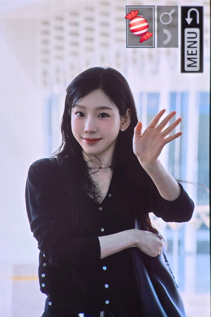 Candy_Jewelly's tweet photo. 250411 ICN🛫프리뷰 
조금 추워 🥺
#태연 #TAEYEON https://t.co/jGZ1h0ufAM