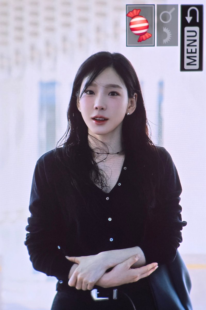 Candy_Jewelly's tweet photo. 250411 ICN🛫프리뷰 
조금 추워 🥺
#태연 #TAEYEON https://t.co/jGZ1h0ufAM